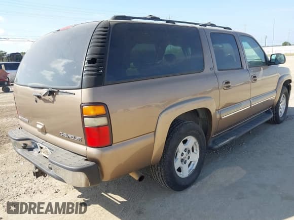 ✅ 2004 Chevrolet Suburban LS • VIN: 1GNEC16Z74R129256 • Lot: 42786812. Listed on IAAI with 347,493 mi. Free auction sales archive from the USA and detailed vehicle history report at DreamBid. Image 4.