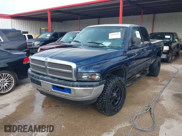 2001 Dodge 1500 with VIN 3B7HF13Z71G236899, listed as a IAAI auction lot 43498342 with 172,724 mi miles and . Bid and sale history available at DreamBid. Image 2.