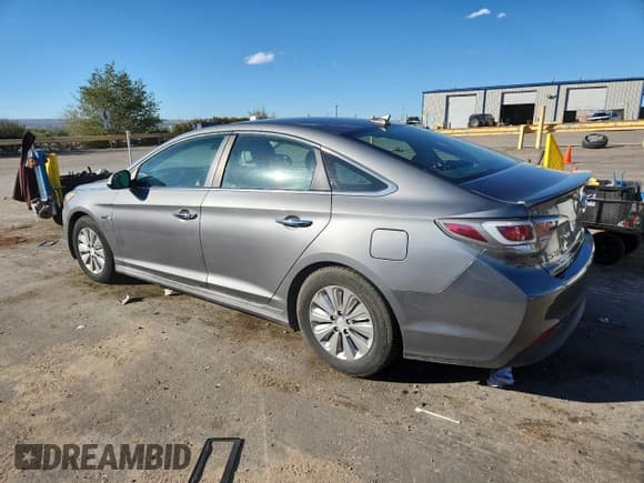 ✅ 2017 Hyundai Sonata SE • VIN: KMHE24L32HA071067 • Lot: 87176445. Listed on Copart with 105,257 mi. Free auction sales archive from the USA and detailed vehicle history report at DreamBid. Image 2.