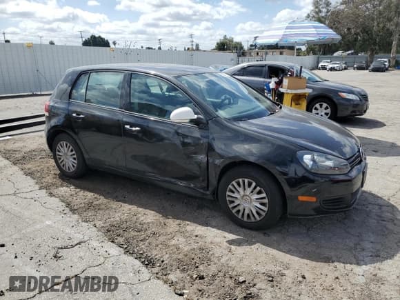 ✅ 2010 Volkswagen Golf • VIN: WVWDB7AJ0AW396506 • Lot: 52881055. Wystawiony na Copart z przebiegiem 157 135 mil. Bezpłatny archiwum sprzedaży aukcyjnych z USA i szczegółowy raport historii pojazdu na DreamBid. Zdjęcie 4.