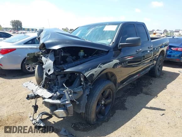 2018 Ram 1500 Tradesman z VIN 1C6RR6FTXJS100752, wystawiony jako IAAI lot #42283635 z przebiegiem 91 347 mil mil oraz . Historia ofert i sprzedaży dostępna na DreamBid. Obrazek 2.