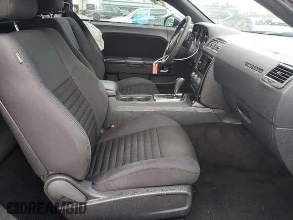 ✅ 2014 Dodge Challenger SXT • VIN: 2C3CDYAG6EH302136 • Lot: 72683914. Wystawiony na Copart z przebiegiem 107 731 mil. Bezpłatny archiwum sprzedaży aukcyjnych z USA i szczegółowy raport historii pojazdu na DreamBid. Zdjęcie 7.