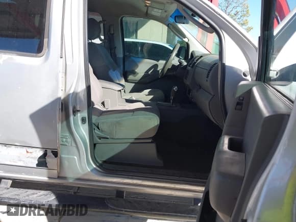 ✅ 2006 Nissan Frontier SE • VIN: 1N6AD07U56C476248 • Лот: 43599191. Опубликован ранее на IAAI с пробегом 131 805 миль. Бесплатный доступ к архиву аукционных продаж из США и подробный отчёт об истории автомобиля на DreamBid. Изображение 5.