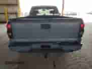 2004 Chevrolet Silverado 1500 LS z VIN 1GCEC14T94E230930, wystawiony jako Copart lot #52877205 z przebiegiem Nie podano mil oraz Czysty tytuł • Clean title. Historia ofert i sprzedaży dostępna na DreamBid. Obrazek 6.