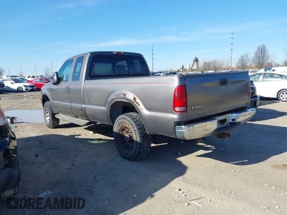 ✅ 2002 Ford F-250 XL • VIN: 1FTNX21L52EB12546 • Lot: 41851979. Wystawiony na IAAI z przebiegiem 218 356 mil. Bezpłatny archiwum sprzedaży aukcyjnych z USA i szczegółowy raport historii pojazdu na DreamBid. Zdjęcie 3.