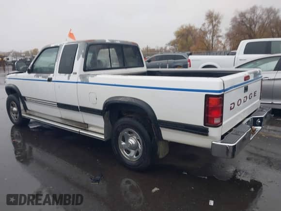 1994 Dodge Dakota z VIN 1B7GG23X0RS575506, wystawiony jako IAAI lot #40965226 z przebiegiem 89 884 mil mil oraz . Historia ofert i sprzedaży dostępna na DreamBid. Obrazek 3.