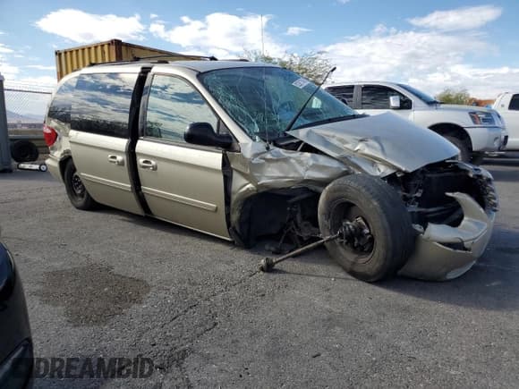 ✅ 2005 Chrysler Town & Country LX • VIN: 2C4GP44R25R535452 • Lot: 82361745. Listed on Copart with Not provided. Free auction sales archive from the USA and detailed vehicle history report at DreamBid. Image 4.