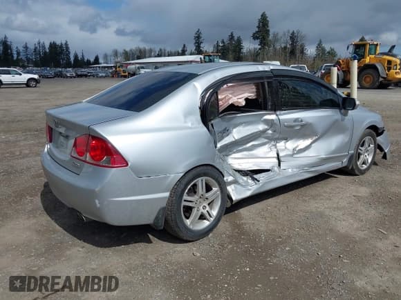 ✅ 2007 Acura CSX Premium • VIN: 2HHFD56777H202417 • Lot: 41938383. Wystawiony na IAAI z przebiegiem 141 652 mil. Bezpłatny archiwum sprzedaży aukcyjnych z USA i szczegółowy raport historii pojazdu na DreamBid. Zdjęcie 4.