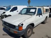 ✅ 1986 Toyota Pickup • VIN: JT4RN50R4G0141300 • Lot: 42831751. Wystawiony na IAAI z przebiegiem 264 988 mil. Bezpłatny archiwum sprzedaży aukcyjnych z USA i szczegółowy raport historii pojazdu na DreamBid. Zdjęcie 2.