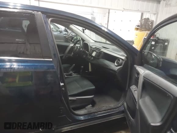 ✅ 2018 Toyota RAV4 LE • VIN: 2T3BFREV6JW767297 • Lot: 43736278. Listed on IAAI with 99,323 mi. Free auction sales archive from the USA and detailed vehicle history report at DreamBid. Image 5.