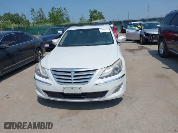 ✅ 2013 Hyundai Genesis 3.8L • VIN: KMHGC4DD2DU239750 • Lot: 42466933. Listed on IAAI with 105,159 mi. Free auction sales archive from the USA and detailed vehicle history report at DreamBid. Image 12.