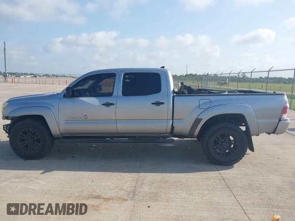 ✅ 2015 Toyota Tacoma PreRunner • VIN: 5TFKU4HN1FX006443 • Lot: 42396815. Listed on IAAI with 176,592 mi. Free auction sales archive from the USA and detailed vehicle history report at DreamBid. Image 14.