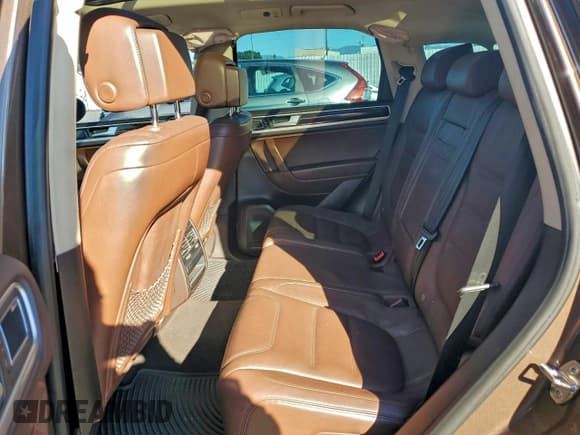 ✅ 2014 Volkswagen Touareg Exec • VIN: WVGEP9BP4ED004709 • Лот: 94182655. Опубликован ранее на Copart с пробегом Не указан. Бесплатный доступ к архиву аукционных продаж из США и подробный отчёт об истории автомобиля на DreamBid. Изображение 11.