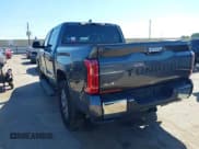 ✅ 2023 Toyota Tundra 1794 Edition • VIN: 5TFMA5DB2PX114607 • Lot: 43405622. Wystawiony na IAAI z przebiegiem 11 630 mil. Bezpłatny archiwum sprzedaży aukcyjnych z USA i szczegółowy raport historii pojazdu na DreamBid. Zdjęcie 3.