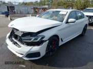 ✅ 2022 BMW 5 Series 540i xDrive • VIN: WBA73BJ05NCJ60877 • Lot: 43453314. Wystawiony na IAAI z przebiegiem 15 892 mil. Bezpłatny archiwum sprzedaży aukcyjnych z USA i szczegółowy raport historii pojazdu na DreamBid. Zdjęcie 2.