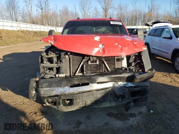 ✅ 2005 Chevrolet Silverado 2500HD LS • VIN: 1GCHK23235F948175 • Lot: 93094835. Wystawiony na Copart z przebiegiem Nie podano. Bezpłatny archiwum sprzedaży aukcyjnych z USA i szczegółowy raport historii pojazdu na DreamBid. Zdjęcie 5.