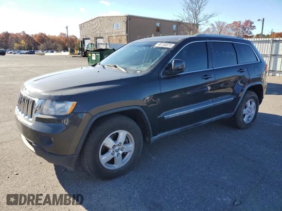 ✅ 2011 Jeep Grand Cherokee Laredo • VIN: 1J4RR4GG3BC584459 • Lot: 90755875. Wystawiony na Copart z przebiegiem 97 505 mil. Bezpłatny archiwum sprzedaży aukcyjnych z USA i szczegółowy raport historii pojazdu na DreamBid. Zdjęcie 1.