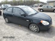✅ 2010 Hyundai Accent GS • VIN: KMHCM3AC8AU168891 • Лот: 52796595. Опубликован ранее на Copart с пробегом 99 628 миль. Бесплатный доступ к архиву аукционных продаж из США и подробный отчёт об истории автомобиля на DreamBid. Изображение 4.
