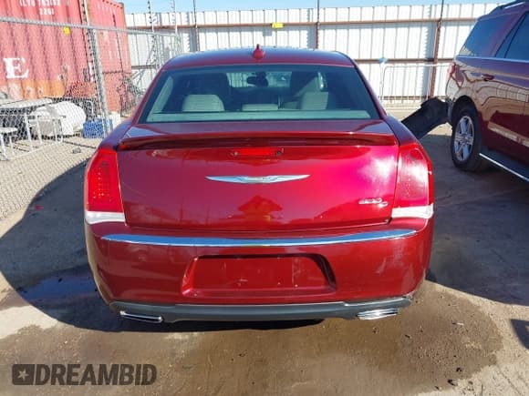 ✅ 2016 Chrysler 300 C • VIN: 2C3CCAEG1GH135515 • Lot: 43461516. Wystawiony na IAAI z przebiegiem 125 848 mil. Bezpłatny archiwum sprzedaży aukcyjnych z USA i szczegółowy raport historii pojazdu na DreamBid. Zdjęcie 17.