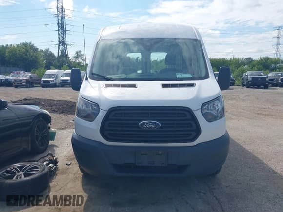 ✅ 2018 Ford Transit • VIN: 1FTYR1CM3JKA10900 • Lot: 42966038. Wystawiony na IAAI z przebiegiem 288 632 mil. Bezpłatny archiwum sprzedaży aukcyjnych z USA i szczegółowy raport historii pojazdu na DreamBid. Zdjęcie 12.