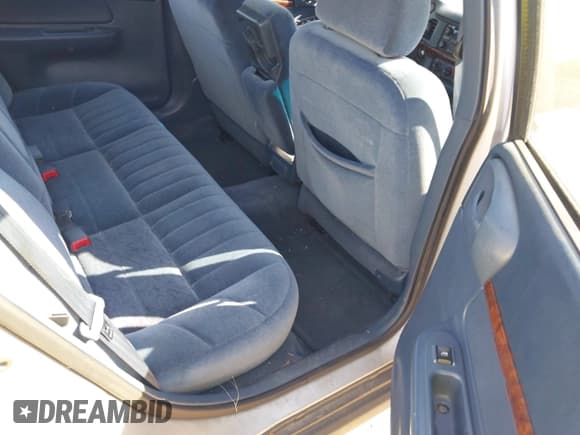 ✅ 2001 Chevrolet Impala • VIN: 2G1WF55E219152646 • Lot: 42855905. Wystawiony na IAAI z przebiegiem 207 953 mil. Bezpłatny archiwum sprzedaży aukcyjnych z USA i szczegółowy raport historii pojazdu na DreamBid. Zdjęcie 8.