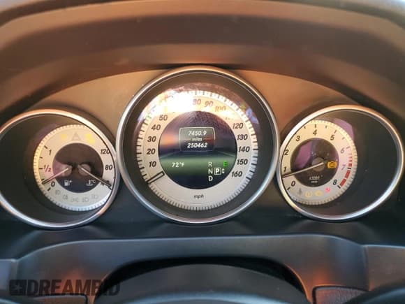 ✅ 2014 Mercedes-Benz E 350 • VIN: WDDKJ8JB6EF249689 • Lot: 80695085. Listed on Copart with 250,462 mi. Free auction sales archive from the USA and detailed vehicle history report at DreamBid. Image 9.