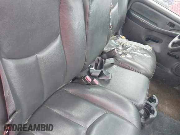 ✅ 2004 Chevrolet Silverado 1500 LS • VIN: 1GCEC14V44Z263070 • Лот: 42188317. Опубликован ранее на IAAI с пробегом 139 011 миль. Бесплатный доступ к архиву аукционных продаж из США и подробный отчёт об истории автомобиля на DreamBid. Изображение 8.