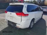 ✅ 2013 Toyota Sienna LE AAS • VIN: 5TDKK3DCXDS328568 • Лот: 43501693. Опубликован ранее на IAAI с пробегом 428 589 миль. Бесплатный доступ к архиву аукционных продаж из США и подробный отчёт об истории автомобиля на DreamBid. Изображение 4.