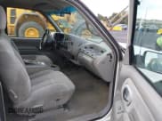 ✅ 1995 GMC Sierra 1500 • VIN: 2GTEC19K8S1538508 • Lot: 43552702. Wystawiony na IAAI z przebiegiem 225 282 mil. Bezpłatny archiwum sprzedaży aukcyjnych z USA i szczegółowy raport historii pojazdu na DreamBid. Zdjęcie 5.