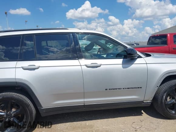 ✅ 2023 Jeep Grand Cherokee Laredo • VIN: 1C4RJHAG7PC581181 • Lot: 42972704. Listed on IAAI with 63,939 mi. Free auction sales archive from the USA and detailed vehicle history report at DreamBid. Image 14.