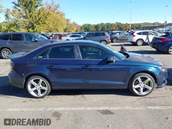 ✅ 2018 Audi A3 Premium • VIN: WAUB8GFF9J1045193 • Lot: 43450340. Wystawiony na IAAI z przebiegiem 89 314 mil. Bezpłatny archiwum sprzedaży aukcyjnych z USA i szczegółowy raport historii pojazdu na DreamBid. Zdjęcie 13.