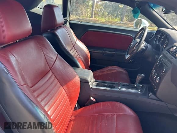 ✅ 2013 Dodge Challenger SXT • VIN: 2C3CDYAG3DH530786 • Lot: 87635065. Wystawiony na Copart z przebiegiem 134 828 mil. Bezpłatny archiwum sprzedaży aukcyjnych z USA i szczegółowy raport historii pojazdu na DreamBid. Zdjęcie 5.