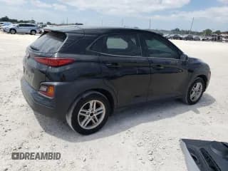 ✅ 2020 Hyundai Kona SE • VIN: KM8K12AA9LU480878 • Лот: 47346894. Опубликован ранее на Copart с пробегом 99 302 миль. Бесплатный доступ к архиву аукционных продаж из США и подробный отчёт об истории автомобиля на DreamBid. Изображение 3.