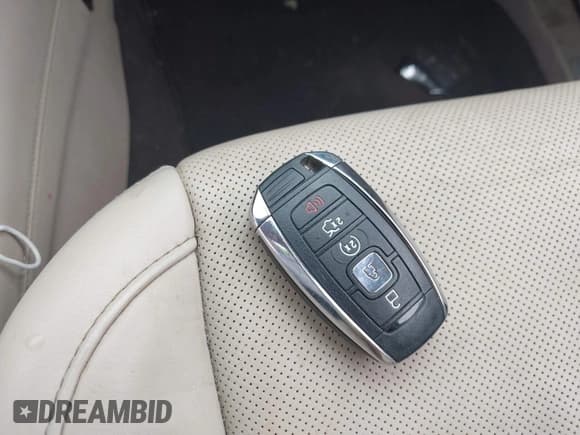 ✅ 2018 Lincoln MKC Reserve • VIN: 5LMCJ3C91JUL22803 • Lot: 42689614. Listed on IAAI with 106,152 mi. Free auction sales archive from the USA and detailed vehicle history report at DreamBid. Image 11.