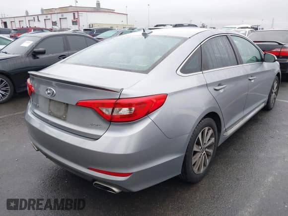2015 Hyundai Sonata Limited с VIN 5NPE34AF0FH107536, выставлен на аукционе IAAI как лот 41527634 с пробегом 119 643 миль миль и . История ставок и продаж доступна на DreamBid. Изображение 4.
