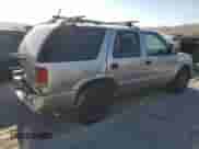 2004 Chevrolet Blazer LS z VIN 1GNDT13X04K168259, wystawiony jako Copart lot #74519744 z przebiegiem 126 248 mil mil oraz Szkoda całkowita • Salvage title. Historia ofert i sprzedaży dostępna na DreamBid. Obrazek 3.