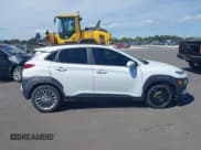 ✅ 2018 Hyundai Kona SEL • VIN: KM8K62AA5JU073459 • Лот: 43352612. Опубликован ранее на IAAI с пробегом 77 655 миль. Бесплатный доступ к архиву аукционных продаж из США и подробный отчёт об истории автомобиля на DreamBid. Изображение 13.