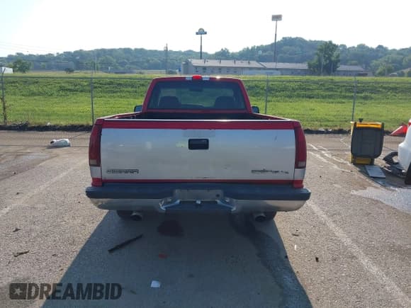 ✅ 1995 GMC Sierra 1500 • VIN: 1GTEC14Z8SZ552548 • Lot: 42990218. Wystawiony na IAAI z przebiegiem 234 416 mil. Bezpłatny archiwum sprzedaży aukcyjnych z USA i szczegółowy raport historii pojazdu na DreamBid. Zdjęcie 17.