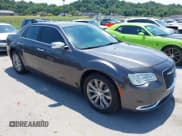 ✅ 2017 Chrysler 300 C • VIN: 2C3CCAKG7HH637483 • Lot: 42571042. Wystawiony na IAAI z przebiegiem 137 189 mil. Bezpłatny archiwum sprzedaży aukcyjnych z USA i szczegółowy raport historii pojazdu na DreamBid. Zdjęcie 1.