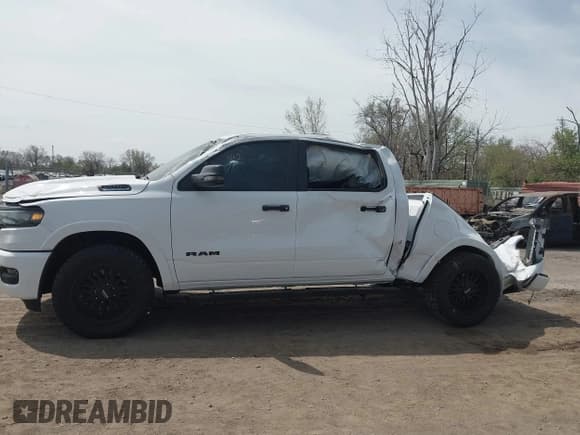 ✅ 2025 Ram 1500 Big Horn • VIN: 1C6RRFFG8SN544022 • Лот: 42120138. Опубликован ранее на IAAI с пробегом 26 084 миль. Бесплатный доступ к архиву аукционных продаж из США и подробный отчёт об истории автомобиля на DreamBid. Изображение 14.