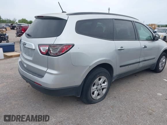 ✅ 2015 Chevrolet Traverse LS • VIN: 1GNKRFKD8FJ314894 • Lot: 42832707. Wystawiony na IAAI z przebiegiem 147 106 mil. Bezpłatny archiwum sprzedaży aukcyjnych z USA i szczegółowy raport historii pojazdu na DreamBid. Zdjęcie 4.