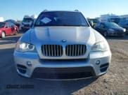 ✅ 2013 BMW X5 xDrive35i • VIN: 5UXZV4C5XDL992545 • Lot: 43423968. Wystawiony na IAAI z przebiegiem 241 652 mil. Bezpłatny archiwum sprzedaży aukcyjnych z USA i szczegółowy raport historii pojazdu na DreamBid. Zdjęcie 12.