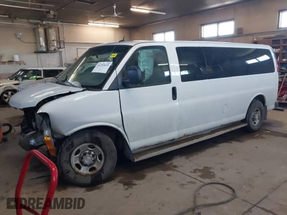 2012 Chevrolet Express Passenger 1LT z VIN 1GAZG1FG6C1160906, wystawiony jako IAAI lot #41293635 z przebiegiem 314 405 mil mil oraz . Historia ofert i sprzedaży dostępna na DreamBid. Obrazek 2.