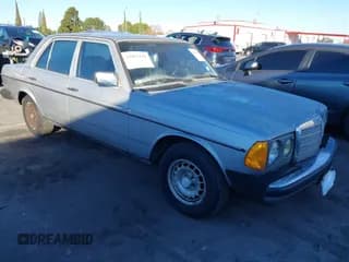 ✅ 1983 Mercedes-Benz 300 D • VIN: WDBAB33A0DB022707 • Lot: 43852141. Listed on IAAI with 275,385 mi. Free auction sales archive from the USA and detailed vehicle history report at DreamBid. Image 1.