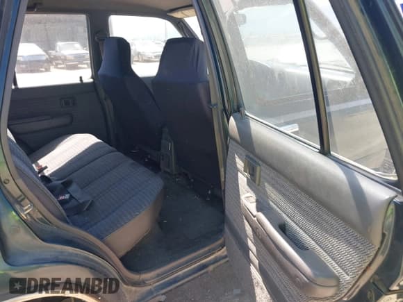 ✅ 1994 Toyota 4Runner • VIN: JT3VN39W4R8061399 • Lot: 42455341. Listed on IAAI with 177,038 mi. Free auction sales archive from the USA and detailed vehicle history report at DreamBid. Image 8.
