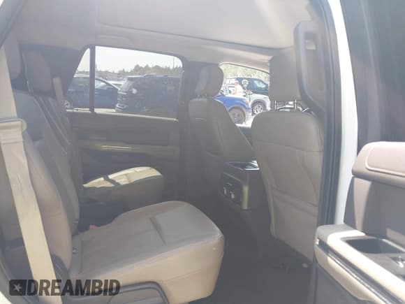✅ 2020 Ford Expedition XLT • VIN: 1FMJU1JT5LEA26734 • Lot: 43271054. Listed on IAAI with 120,106 mi. Free auction sales archive from the USA and detailed vehicle history report at DreamBid. Image 8.