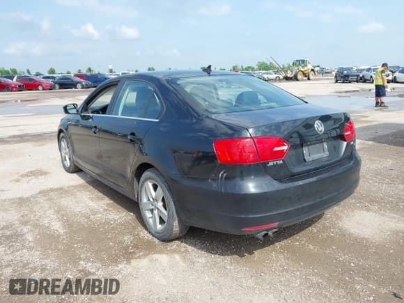 ✅ 2014 Volkswagen Jetta TDI w/Premium/Nav • VIN: 3VWLL7AJ2EM415312 • Lot: 42123936. Listed on IAAI with 47,874 mi. Free auction sales archive from the USA and detailed vehicle history report at DreamBid. Image 3.