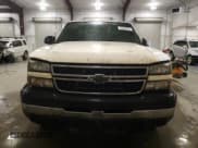 ✅ 2006 Chevrolet Silverado 2500HD LT2 • VIN: 1GCHK23U06F175913 • Lot: 72050815. Wystawiony na Copart z przebiegiem 138 242 mil. Bezpłatny archiwum sprzedaży aukcyjnych z USA i szczegółowy raport historii pojazdu na DreamBid. Zdjęcie 5.