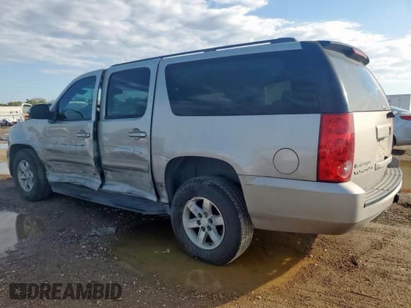 ✅ 2008 GMC Yukon XL SLT 4SB • VIN: 1GKFC16078R233609 • Lot: 84223885. Listed on Copart with 198,956 mi. Free auction sales archive from the USA and detailed vehicle history report at DreamBid. Image 2.
