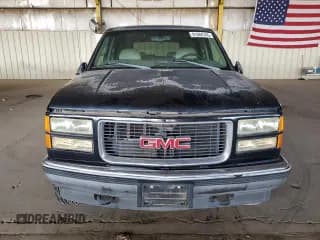 ✅ 1999 GMC Suburban • VIN: 3GKFK16R2XG524325 • Lot: 81068745. Wystawiony na Copart z przebiegiem 193 938 mil. Bezpłatny archiwum sprzedaży aukcyjnych z USA i szczegółowy raport historii pojazdu na DreamBid. Zdjęcie 5.